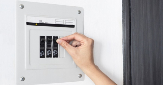 hand flipping circuit breaker